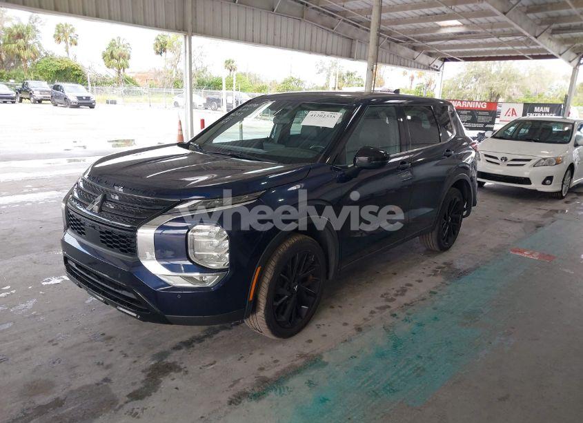 Photo 2 of 2022 Mitsubishi Outlander BLACK EDITION 2WD/SE 2.5 2WD/SE LAUNCH EDITION 2WD (VIN JA4J3UA80NZ065533)