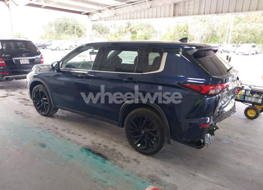 Photo 3 of 2022 Mitsubishi Outlander BLACK EDITION 2WD/SE 2.5 2WD/SE LAUNCH EDITION 2WD (VIN JA4J3UA80NZ065533)