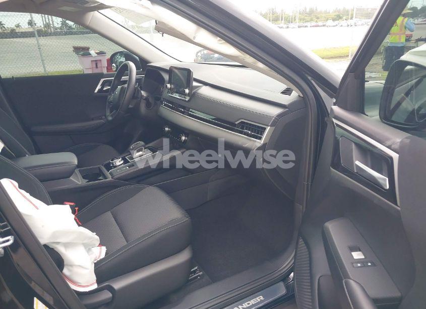 Photo 5 of 2024 Mitsubishi Outlander ES 2.5 2WD (VIN JA4J3UA80RZ067000)