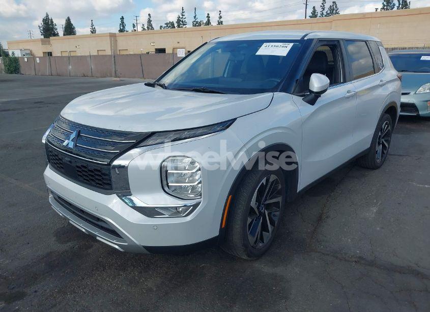 Photo 2 of 2022 Mitsubishi Outlander BLACK EDITION 2WD/SE 2.5 2WD/SE LAUNCH EDITION 2WD (VIN JA4J3UA83NZ091334)