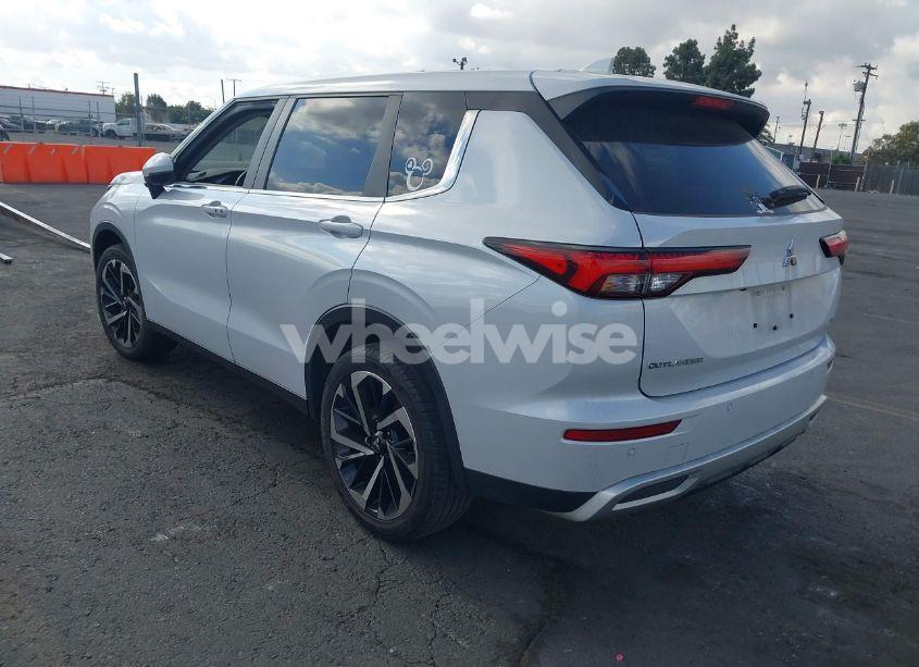 Photo 3 of 2022 Mitsubishi Outlander BLACK EDITION 2WD/SE 2.5 2WD/SE LAUNCH EDITION 2WD (VIN JA4J3UA83NZ091334)