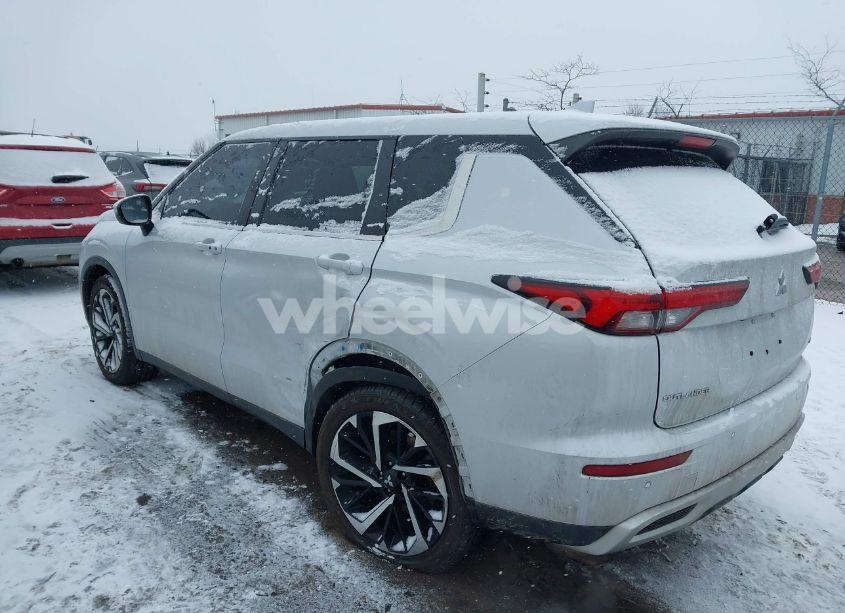Photo 3 of 2022 Mitsubishi Outlander SE 2.5 2WD (VIN JA4J3UA84NZ010681)