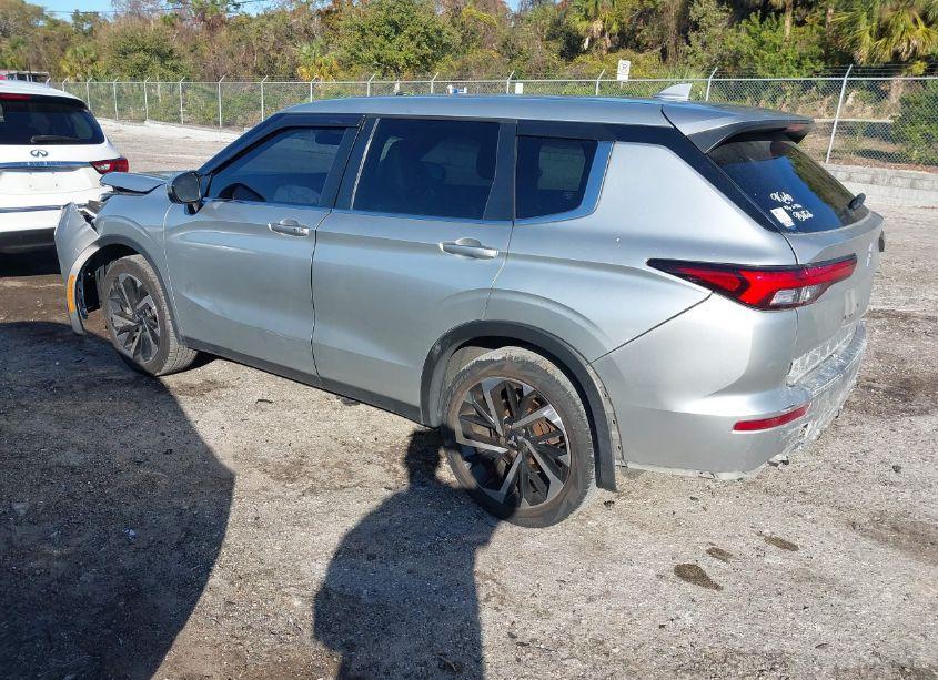 Photo 3 of 2022 Mitsubishi Outlander SE 2.5 2WD (VIN JA4J3UA85NZ045200)