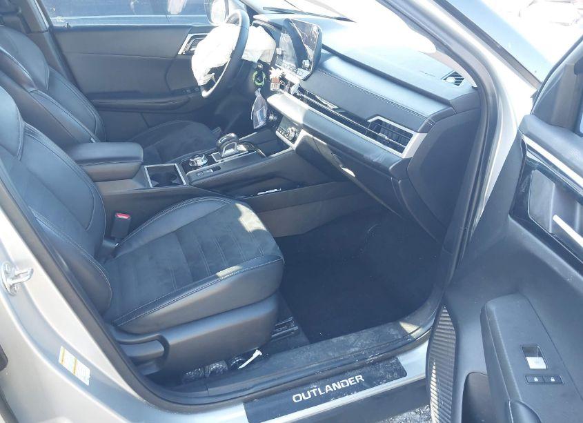 Photo 5 of 2022 Mitsubishi Outlander SE 2.5 2WD (VIN JA4J3UA85NZ045200)