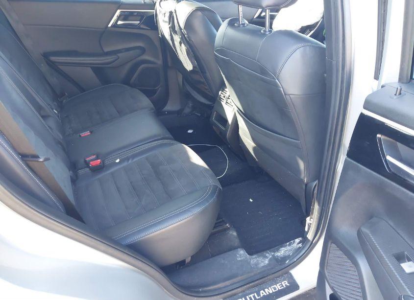 Photo 8 of 2022 Mitsubishi Outlander SE 2.5 2WD (VIN JA4J3UA85NZ045200)