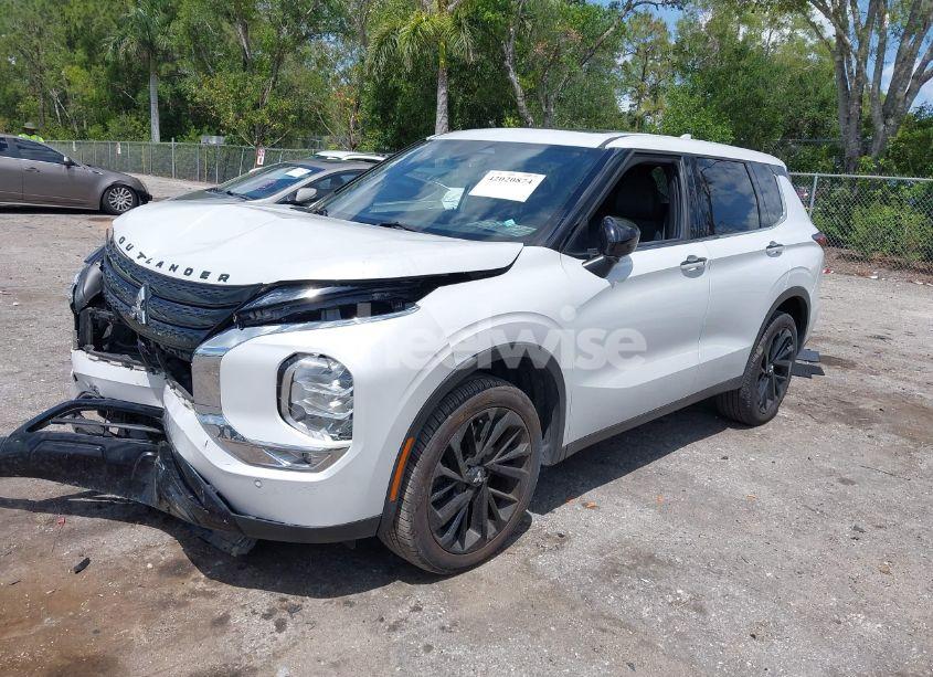 Photo 2 of 2022 Mitsubishi Outlander BLACK EDITION 2WD/SE 2.5 2WD/SE LAUNCH EDITION 2WD (VIN JA4J3UA85NZ055855)