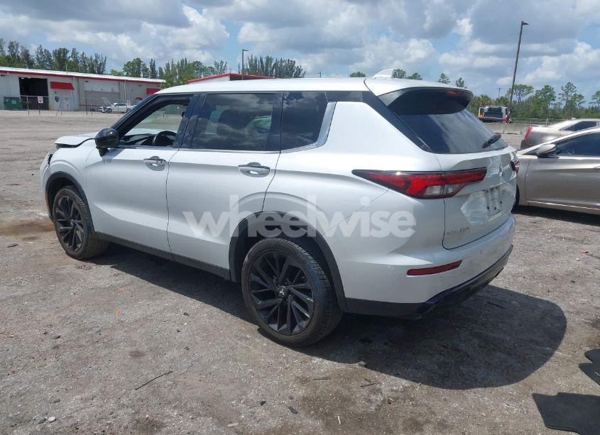 Photo 3 of 2022 Mitsubishi Outlander BLACK EDITION 2WD/SE 2.5 2WD/SE LAUNCH EDITION 2WD (VIN JA4J3UA85NZ055855)