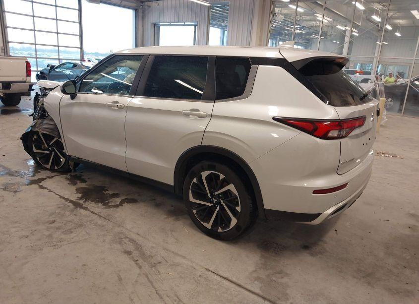 Photo 3 of 2023 Mitsubishi Outlander SE 2.5 2WD/SE BLACK EDITION 2WD/SE SPECIAL EDITION 2WD (VIN JA4J3UA86PZ026755)