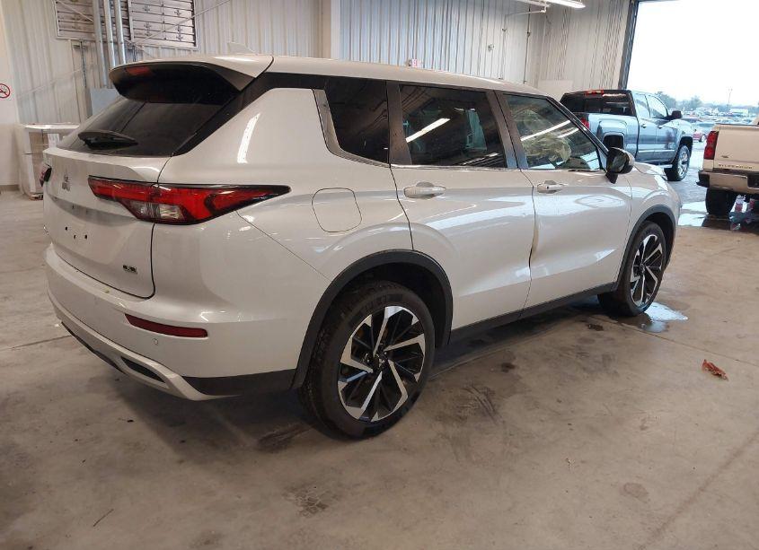 Photo 4 of 2023 Mitsubishi Outlander SE 2.5 2WD/SE BLACK EDITION 2WD/SE SPECIAL EDITION 2WD (VIN JA4J3UA86PZ026755)