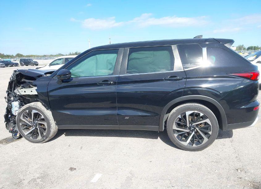 Photo 14 of 2022 Mitsubishi Outlander SE 2.5 2WD (VIN JA4J3UA88NZ037401)