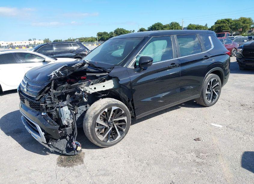 Photo 2 of 2022 Mitsubishi Outlander SE 2.5 2WD (VIN JA4J3UA88NZ037401)