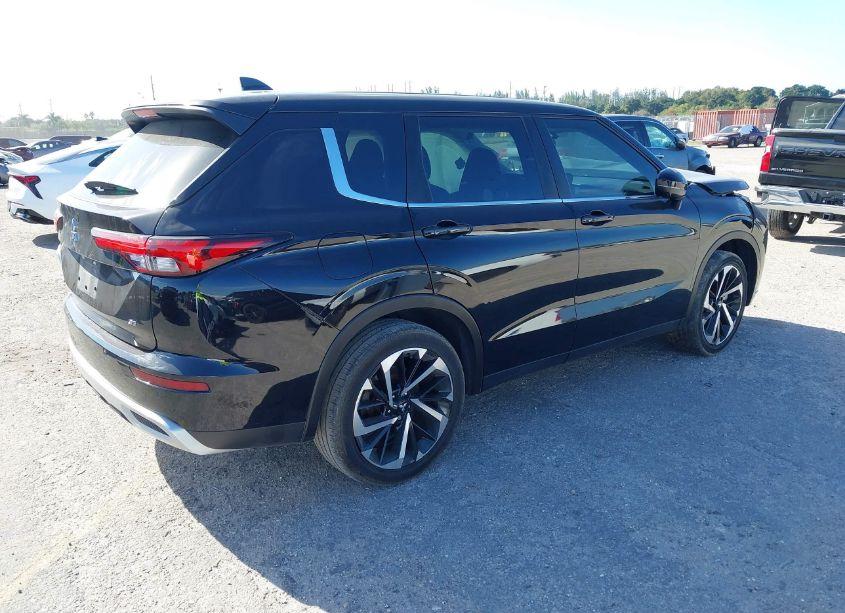 Photo 4 of 2022 Mitsubishi Outlander SE 2.5 2WD (VIN JA4J3UA88NZ037401)