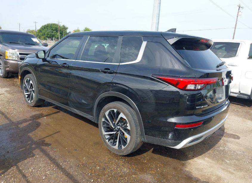 Photo 3 of 2022 Mitsubishi Outlander BLACK EDITION 2WD/SE 2.5 2WD/SE LAUNCH EDITION 2WD (VIN JA4J3UA88NZ089210)