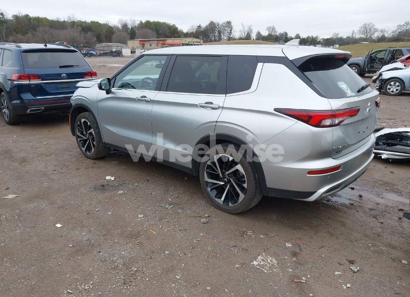 Photo 3 of 2022 Mitsubishi Outlander BLACK EDITION 2WD/SE 2.5 2WD/SE LAUNCH EDITION 2WD (VIN JA4J3UA89NZ024351)