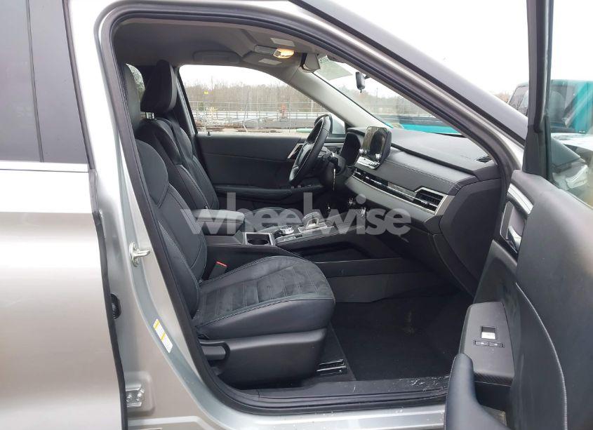 Photo 5 of 2022 Mitsubishi Outlander BLACK EDITION 2WD/SE 2.5 2WD/SE LAUNCH EDITION 2WD (VIN JA4J3UA89NZ024351)