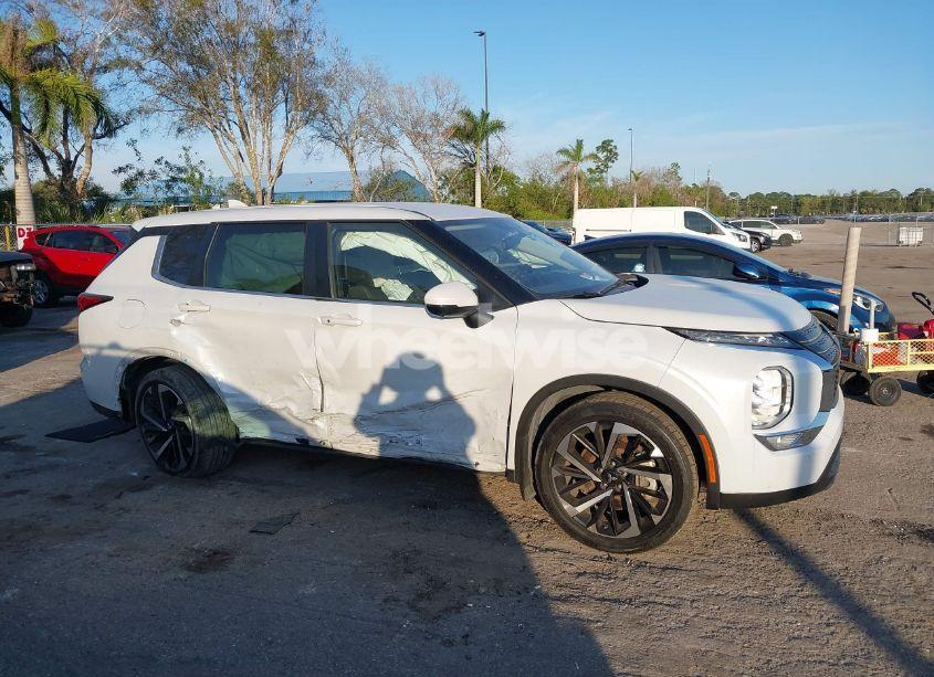 Photo 13 of 2023 Mitsubishi Outlander SE 2.5 2WD/SE BLACK EDITION 2WD/SE SPECIAL EDITION 2WD (VIN JA4J3UA89PZ014051)