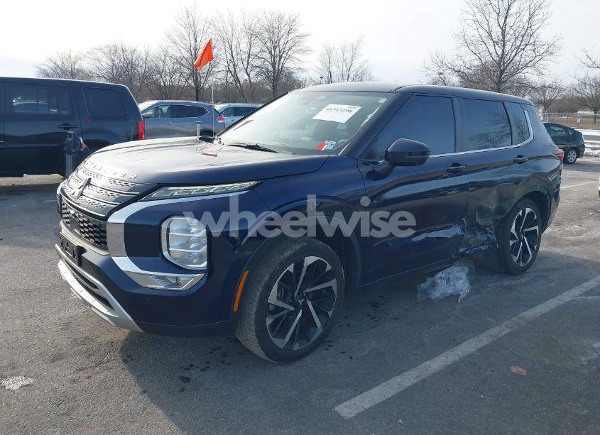 Photo 2 of 2022 Mitsubishi Outlander BLACK EDITION 2WD/SE 2.5 2WD/SE LAUNCH EDITION 2WD (VIN JA4J3UA8XNZ017991)