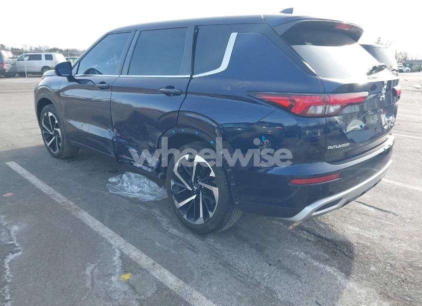 Photo 3 of 2022 Mitsubishi Outlander BLACK EDITION 2WD/SE 2.5 2WD/SE LAUNCH EDITION 2WD (VIN JA4J3UA8XNZ017991)