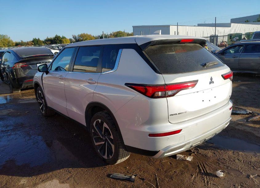Photo 3 of 2024 Mitsubishi Outlander SE 2.5 2WD (VIN JA4J3VA80RZ011306)