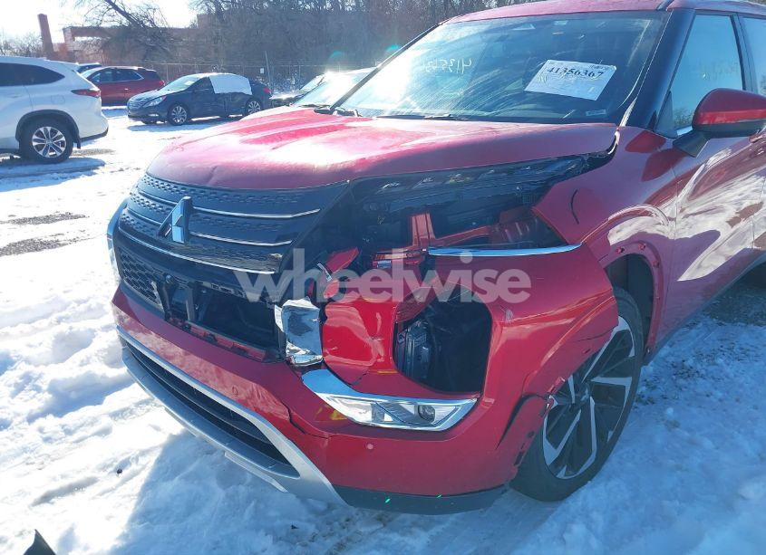 Photo 6 of 2024 Mitsubishi Outlander SE 2.5 2WD/SE BLACK EDITION S-AWC/SE BLACK EDITION W/PANO ROOF S-AWC (VIN JA4J3VA80RZ036433)