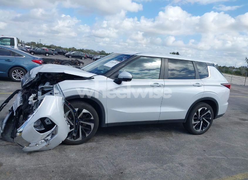 Photo 14 of 2024 Mitsubishi Outlander SE/SE BLACK EDITION/SE BLACK EDITION W/PANO ROOF S-AWC (VIN JA4J3VA80RZ065026)