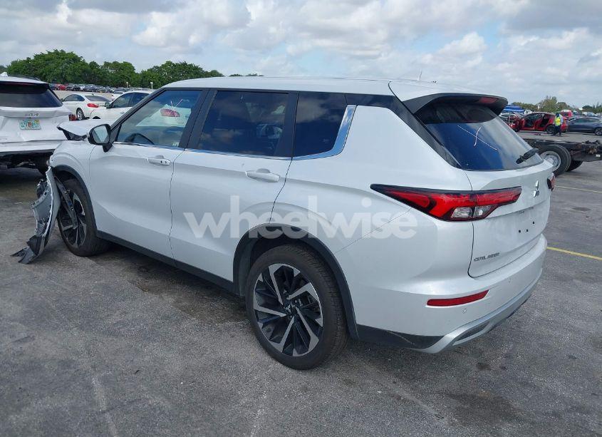 Photo 3 of 2024 Mitsubishi Outlander SE/SE BLACK EDITION/SE BLACK EDITION W/PANO ROOF S-AWC (VIN JA4J3VA80RZ065026)