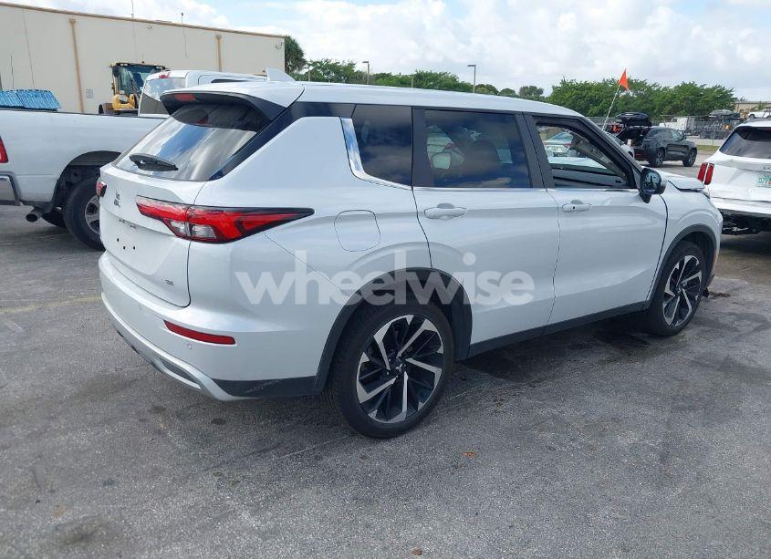 Photo 4 of 2024 Mitsubishi Outlander SE/SE BLACK EDITION/SE BLACK EDITION W/PANO ROOF S-AWC (VIN JA4J3VA80RZ065026)