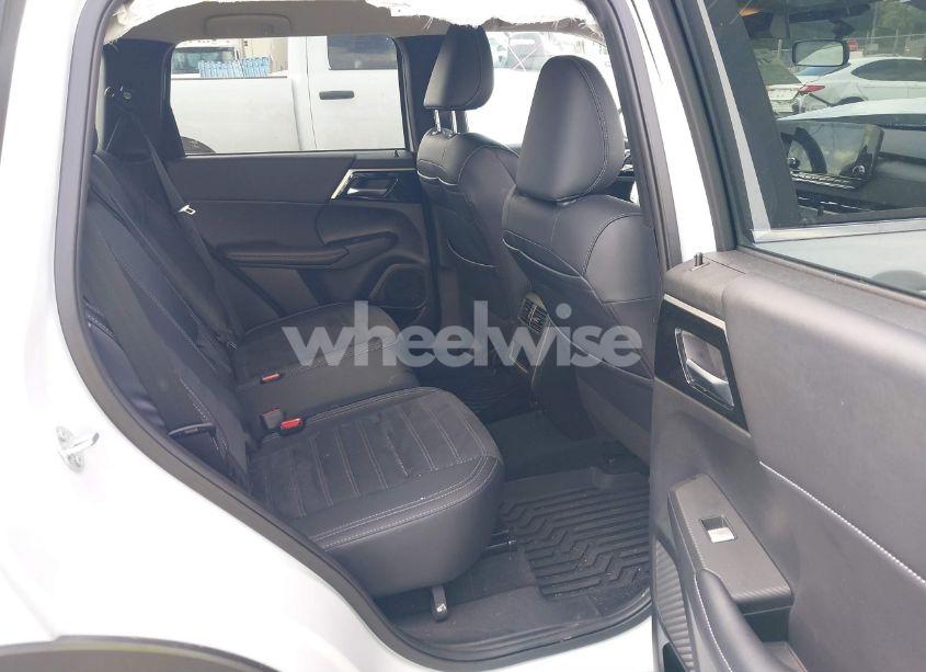 Photo 8 of 2024 Mitsubishi Outlander SE/SE BLACK EDITION/SE BLACK EDITION W/PANO ROOF S-AWC (VIN JA4J3VA80RZ065026)