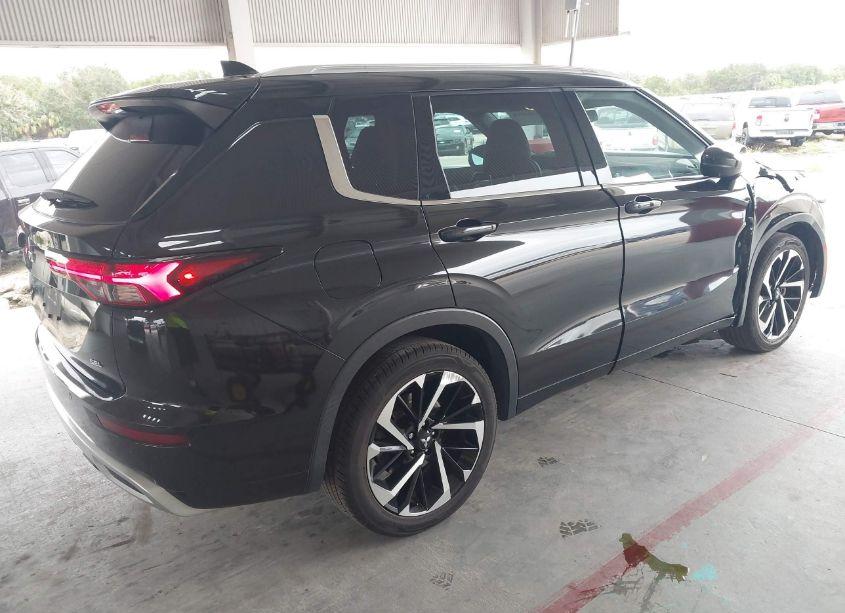 Photo 4 of 2022 Mitsubishi Outlander SEL 2.5 2WD/SEL SPECIAL EDITION 2WD (VIN JA4J3VA81NZ075638)