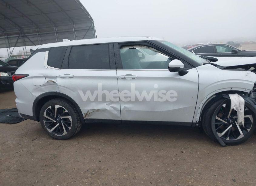Photo 13 of 2024 Mitsubishi Outlander SE (VIN JA4J3VA81RZ007653)