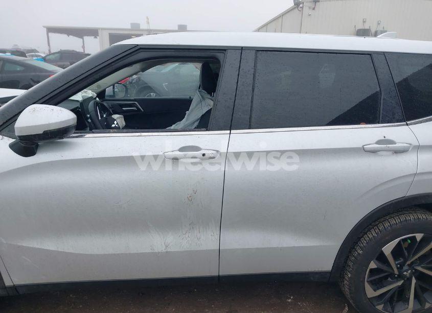 Photo 14 of 2024 Mitsubishi Outlander SE (VIN JA4J3VA81RZ007653)
