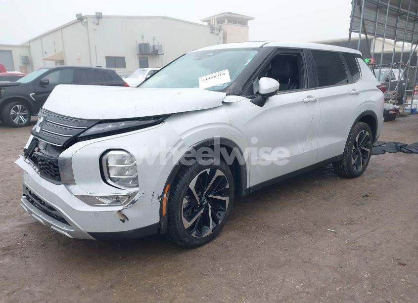 Photo 2 of 2024 Mitsubishi Outlander SE (VIN JA4J3VA81RZ007653)