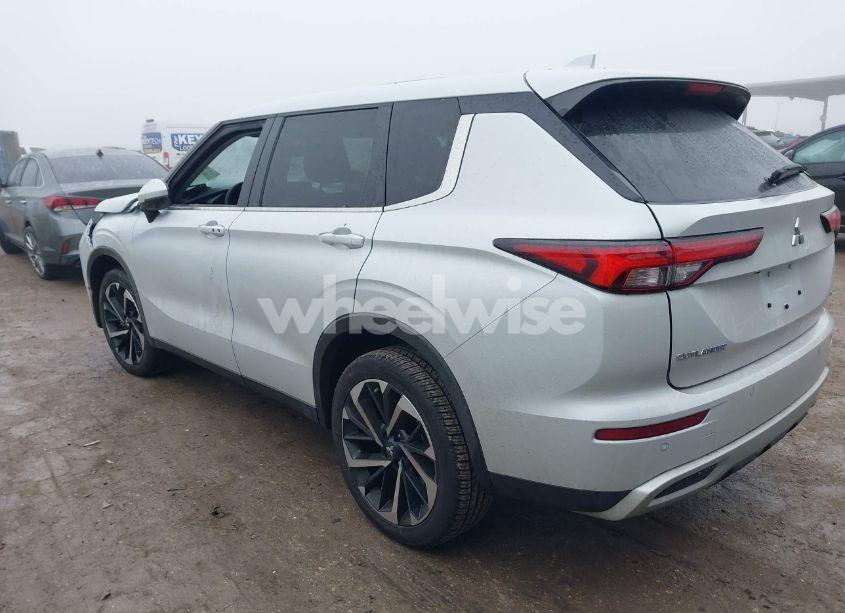 Photo 3 of 2024 Mitsubishi Outlander SE (VIN JA4J3VA81RZ007653)