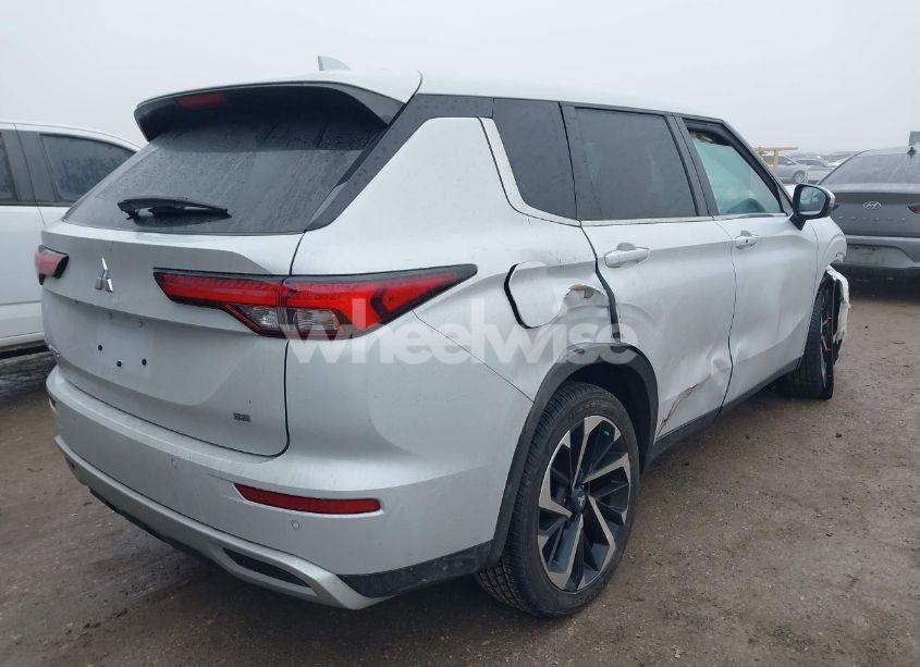 Photo 4 of 2024 Mitsubishi Outlander SE (VIN JA4J3VA81RZ007653)