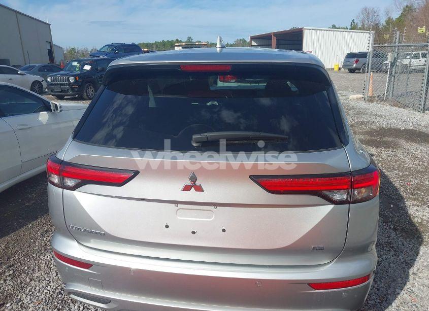 Photo 17 of 2024 Mitsubishi Outlander SE/SE BLACK EDITION/SE BLACK EDITION W/PANO ROOF S-AWC (VIN JA4J3VA81RZ025067)