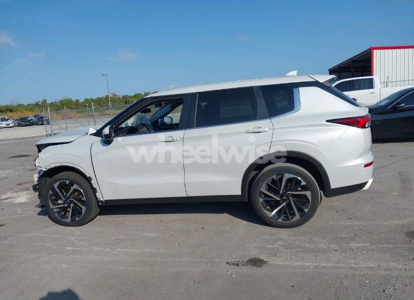 Photo 14 of 2024 Mitsubishi Outlander SE/SE BLACK EDITION/SE BLACK EDITION W/PANO ROOF S-AWC (VIN JA4J3VA81RZ025246)