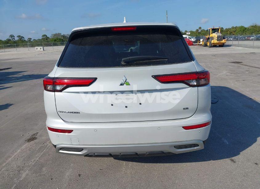 Photo 16 of 2024 Mitsubishi Outlander SE/SE BLACK EDITION/SE BLACK EDITION W/PANO ROOF S-AWC (VIN JA4J3VA81RZ025246)