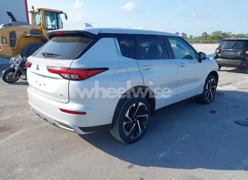 Photo 4 of 2024 Mitsubishi Outlander SE/SE BLACK EDITION/SE BLACK EDITION W/PANO ROOF S-AWC (VIN JA4J3VA81RZ025246)