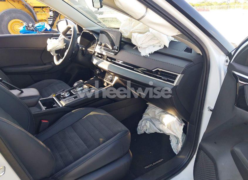 Photo 5 of 2024 Mitsubishi Outlander SE/SE BLACK EDITION/SE BLACK EDITION W/PANO ROOF S-AWC (VIN JA4J3VA81RZ025246)