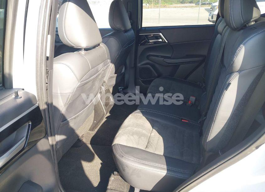 Photo 8 of 2024 Mitsubishi Outlander SE/SE BLACK EDITION/SE BLACK EDITION W/PANO ROOF S-AWC (VIN JA4J3VA81RZ025246)