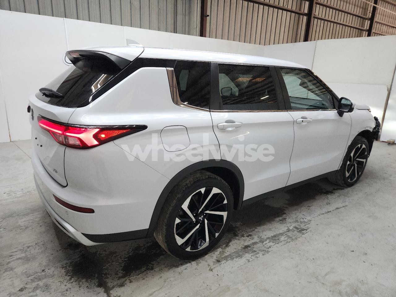 Photo 3 of 2024 MITSUBISHI OUTLANDER SE (VIN JA4J3VA81RZ027692)