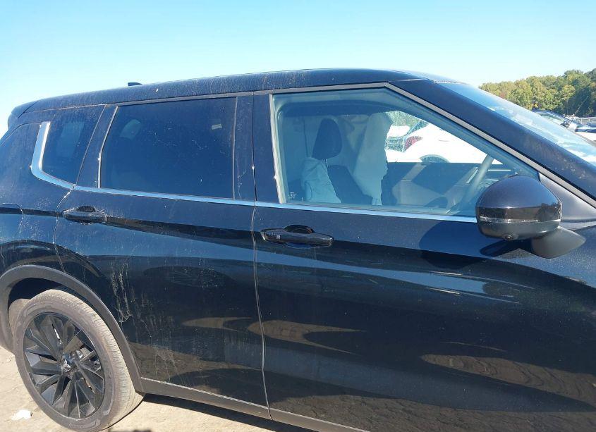 Photo 13 of 2024 Mitsubishi Outlander SE 2.5 2WD/SE BLACK EDITION S-AWC/SE BLACK EDITION W/PANO ROOF (VIN JA4J3VA81RZ028728)