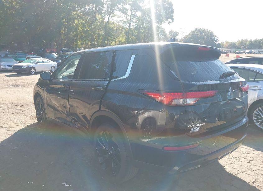 Photo 3 of 2024 Mitsubishi Outlander SE 2.5 2WD/SE BLACK EDITION S-AWC/SE BLACK EDITION W/PANO ROOF (VIN JA4J3VA81RZ028728)