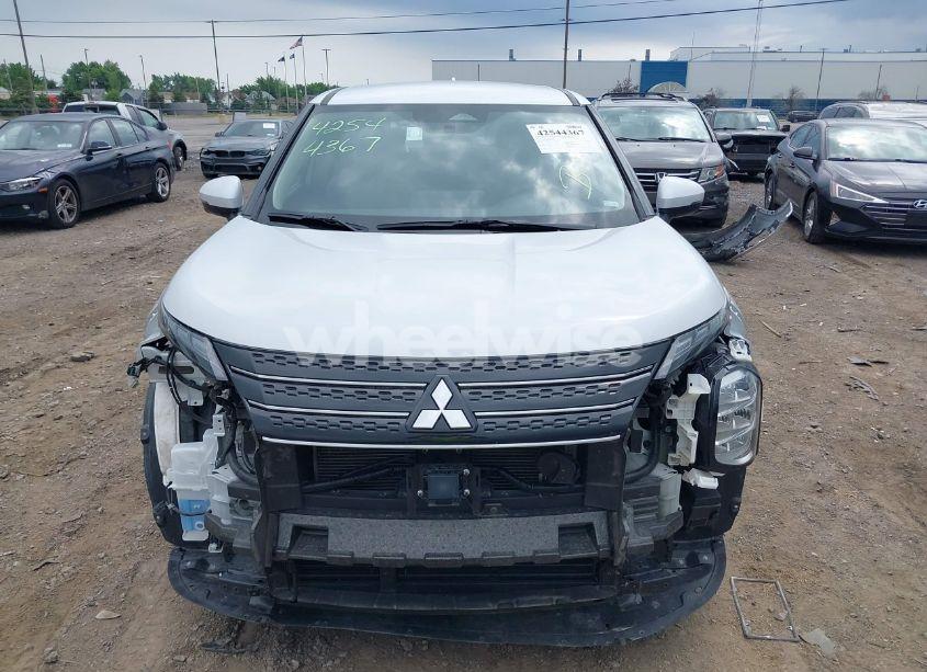 Photo 13 of 2024 Mitsubishi Outlander SE 2.5 2WD/SE BLACK EDITION S-AWC/SE BLACK EDITION W/PANO ROOF S-AWC (VIN JA4J3VA81RZ030124)