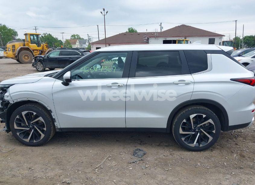 Photo 15 of 2024 Mitsubishi Outlander SE 2.5 2WD/SE BLACK EDITION S-AWC/SE BLACK EDITION W/PANO ROOF S-AWC (VIN JA4J3VA81RZ030124)