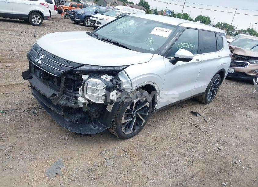 Photo 2 of 2024 Mitsubishi Outlander SE 2.5 2WD/SE BLACK EDITION S-AWC/SE BLACK EDITION W/PANO ROOF S-AWC (VIN JA4J3VA81RZ030124)