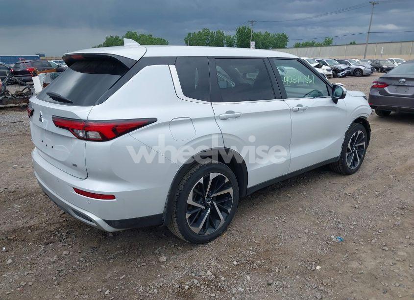 Photo 4 of 2024 Mitsubishi Outlander SE 2.5 2WD/SE BLACK EDITION S-AWC/SE BLACK EDITION W/PANO ROOF S-AWC (VIN JA4J3VA81RZ030124)