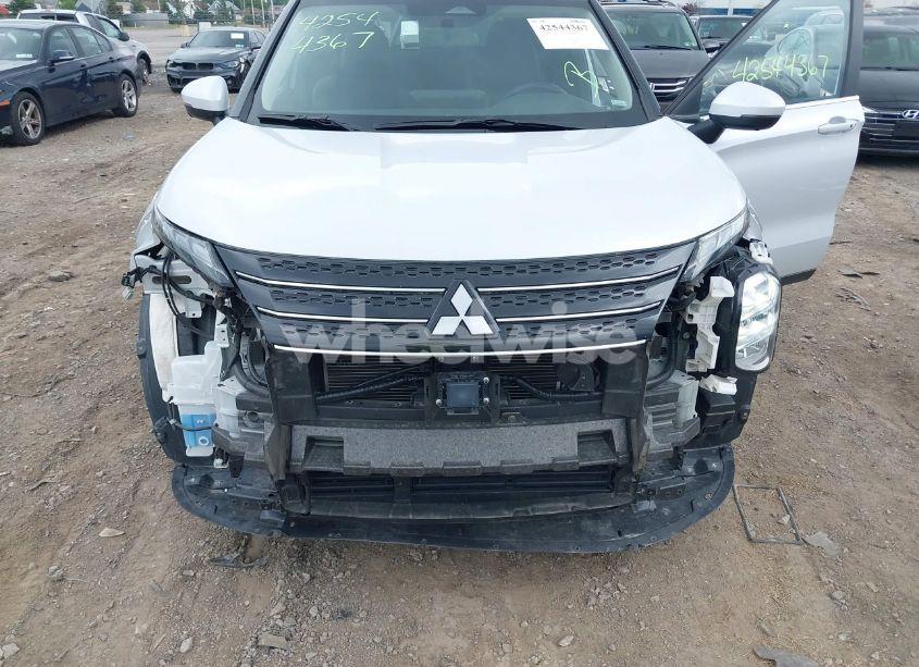 Photo 6 of 2024 Mitsubishi Outlander SE 2.5 2WD/SE BLACK EDITION S-AWC/SE BLACK EDITION W/PANO ROOF S-AWC (VIN JA4J3VA81RZ030124)