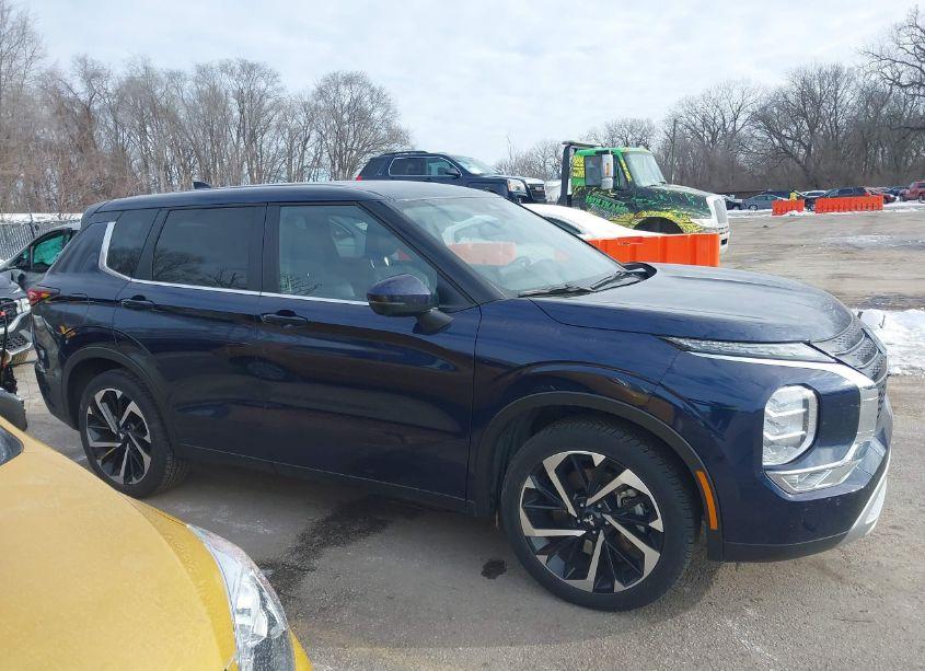 Photo 13 of 2024 Mitsubishi Outlander SE 2.5 2WD/SE BLACK EDITION S-AWC/SE BLACK EDITION W/PANO ROOF S-AWC (VIN JA4J3VA81RZ044539)