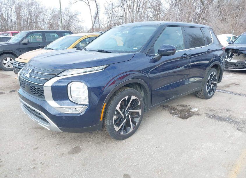 Photo 2 of 2024 Mitsubishi Outlander SE 2.5 2WD/SE BLACK EDITION S-AWC/SE BLACK EDITION W/PANO ROOF S-AWC (VIN JA4J3VA81RZ044539)